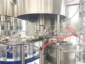 Komplette automatische Wasser-Bottel-Produktionslinie Abfüllmaschine für befösstes Trinkwasser Lieferant