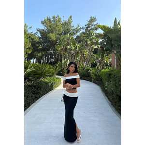 Costume noir bicolore pour femme de bureau, formel et décontracté, avec décoration plissée et style boutonné - Product Image 3