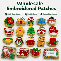 En gros, Badges brodés thermocollants en chenille de Noël (Père Noël, Bonhomme de pain d'épices, Sapin) en stock, prêts à être expédiés
