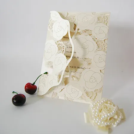 Nieuwste Kant Rose Bloemen Laser Gesneden Pocket Uitnodigingskaart Set Met Envelop & Aanpassen Print Beschikbaar Voor Bruiloft, Engagement