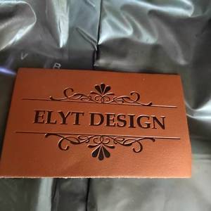 Petit lot d'étiquettes en cuir d'usine personnalisées <span class=keywords><strong>pour</strong></span> vêtements impression de marque de bagage pressée à chaud étiquettes personnalisables de haute qualité - Product Image 5