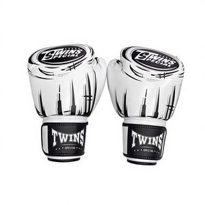 Guantes de Boxeo con Diseño Completo Estampado, Modelo Twins, Transpirables, que Absorben la Humedad, con Cierre de Cordones, Personalizables, para Artes Marciales y Muay Thai - Product Image 1