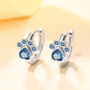 Boucles d'oreilles clous motif patte blanche champagne avec strass en cristal bleu, sertissage clos en argent 925, pour femme, mignonnes, à porter au quotidien - Product Image 4