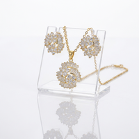 Ensemble de bijoux en cuivre plaqué or avec fleurs en zircon cubique, prêt à être expédié, collier et boucles d'oreilles, bijoux de luxe pour femmes, pour mariage et soirée
