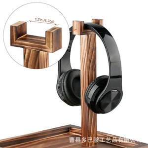 Soporte para auriculares de madera maciza con bandeja para uso en el hogar, la oficina y como regalo - Product Image 3