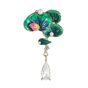Broche de Flor de Loto con Hojas Verdes, Cristal de Perla, Chapado en Oro, Accesorio de Moda para Mujer - Product Image 4