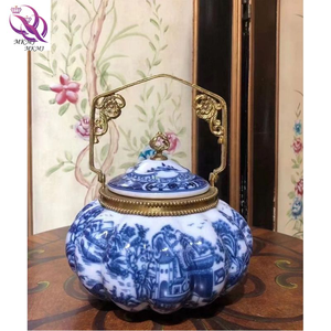 <span class=keywords><strong>Tetera</strong></span> de cerámica de porcelana de alta temperatura con <span class=keywords><strong>tetera</strong></span> de porcelana azul <span class=keywords><strong>y</strong></span> blanca de mano de cobre decoración del hogar - Product Image 2