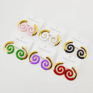 1 par de pendientes de tuerca chapados en oro de 18 quilates de acero inoxidable 304 con rayas espirales elegantes estilo IG - Product Image 1