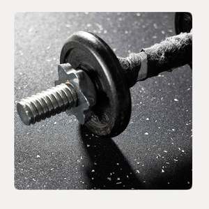 Tapis de sol extérieur en caoutchouc 1x1 pour salle de sport 2cm Sol Exterieur Fitness Plancher en caoutchouc pour salle de sport - Product Image 5