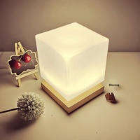 Lampe de table USB décorative en bois massif avec abat-jour en verre, style nordique de luxe, pour chambre à coucher, chevet, bureau, maison d'hôtes, veilleuse LED créative
