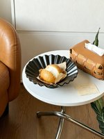 Noordse minimalistische keramische decoratieve schaal met golvende rand, opbergbak voor sieraden, sleutels, snacks, fruit, tafeldecoratie, centerpiece