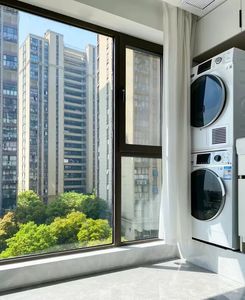 نافذة ألمنيوم حديثة أوتوماتيكية أفقية عازلة للصوت بزجاج مزدوج مقسى وعازل حراري مع شرائح تهوية، معتمدة من إنيرجي ستار - Product Image 5