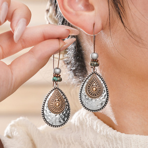 Boucles d'oreilles ethniques en alliage en forme de goutte d'eau, plaquées argent antique, bijoux de mode pour femmes - Product Image 2
