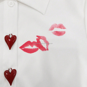 Camisa Blanca Personalizada de Manga Larga <span class=keywords><strong>con</strong></span> Cuello y Estampado de Labios Rojos para Mujer - Product Image 4