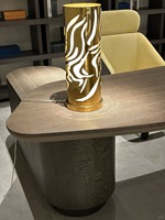 Bureau d'ordinateur de haute qualité, mobilier luxueux et moderne, base en bois et métal, bureau à domicile