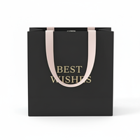 Sacs cadeaux en papier personnalisés de luxe écologiques haut de gamme avec logo en relief et poignées en ruban doux pour les cosmétiques, les bijoux, les boutiques et le shopping