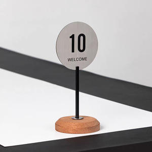 Base de porte-numéro de table en bois massif personnalisée pour <span class=keywords><strong>restaurant</strong></span>, carte de réservation verticale, carte décorative personnalisée - Product Image 2