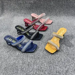 Sandálias femininas novidades moda 2024 sapatos casuais ao ar livre chinelos de couro leve e confortável para senhoras