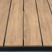 Table à manger extensible noire mate avec plateau en lattes de bois pour terrasse, jardin, cour arrière, divertissements en plein air