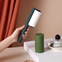 Papier collant d'épilation de rouleau de charpie de vêtements de ménage de qualité supérieure pour la poussière et les débris pour les poils de chien et les animaux de compagnie