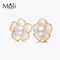 Anting-anting kancing perak desain bunga mode perhiasan anting-anting kancing mutiara air tawar 5-6mm