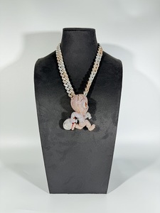 Collana Trendy Hip Hop con Grande Ciondolo a Croce d'Angelo in Ottone Placcato Argento con Ali e Zirconi 5A Iced Out, con Catena Tennis - Product Image 1