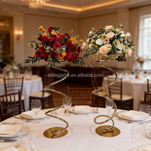 Support à fleurs en métal doré en spirale de 100 cm de haut LEDA, centre de table pour décoration de mariage - Product Image 1