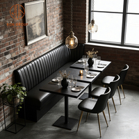 Ensemble de chaises de banquettes industrielles droites en cuir noir avec table en marbre et structure en bois pour café, restaurant, hôtel, mobilier commercial