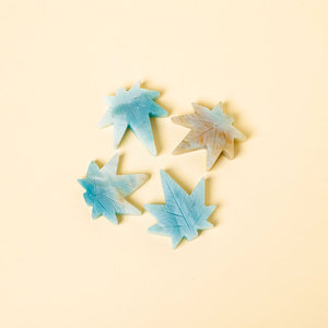 Wholesale Home Decoration Ornaments Natural Crystal Raw <strong>Stones</strong> Polished Maple Leaf Carvings Sky <strong>Blue</strong> Sky <strong>River</strong> <strong>Stones</strong> for Gifts - Product Image 1