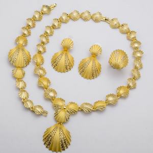 Conjunto de Joyería Nupcial de Alta Calidad Chapada en Oro de 14K con Collar y Aretes de Circonita para Fiesta de Bodas, Compromiso, Mujer - Product Image 2