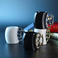 Nouveaux produits 2026 : Tasse à café créative en céramique de 400 ml avec poignée, motif Brass Knuckle Duster, personnalisable
