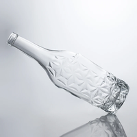 Vente en gros de bouteilles en verre cristal élégantes de 500 ml et 750 ml pour boissons et spiritueux, avec bouchons en liège, impression sérigraphique, couleur personnalisée, transparentes