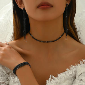 ขายส่งเครื่องประดับ JOMTY สำหรับผู้หญิง สไตล์โรแมนติกแบบยุโรปอเมริกัน แฟชั่นชุบเงินแท้  ทำจากโลหะผสมสังกะสี ประดับด้วยคริสตัล  ประกอบด้วยสร้อยคอ สร้อยข้อมือ และแหวน - Product Image 3