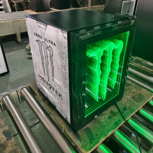<span class=keywords><strong>Mini</strong></span>-réfrigérateur commercial Monster Energy 2026 le plus vendu pour boissons énergisantes, porte vitrée avec logo LED, refroidissement professionnel - Product Image 5