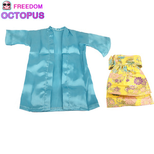 Bambola di Moda in Plastica con Cappello e Mini Vestiti per Bambini e Bambine dai 5 Anni in su - Product Image 3