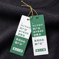 Étiquettes personnalisées imprimées pour vêtements avec impression recto-verso blanche et verte sur carton blanc premium pour marques de vêtements