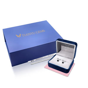 ต่างหูมอยส์ซาไนต์ทรงโบว์ ดีไซน์คลาสสิก ทันสมัย ชุบทองคำขาว ประดับเพชร 3 ขา จากเทียนหยู เจมส์ - Product Image 6