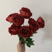 B-616 Hochwertiger Roter Rosen-Dekorationsstrauß Hochzeitsblumenarrangements Dunkelrote Rose Langstieliger Blumenstrauß