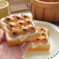 Mainan Squishy PU Moozy Bentuk Kucing Yogurt Toast, Lembut dan Melembapkan, Dapat Mengembang Kembali, untuk Menghilangkan Stres, Desain Roti Realistis