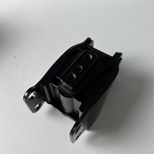 Soporte aislante del motor trasero 47564-99 47583-90B Reemplazo para modelos 1991-2017 - Product Image 1