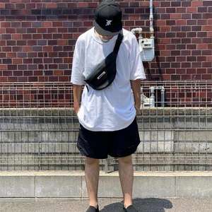 กางเกงขาสั้นผ้ายืดสะท้อนแสงสำหรับผู้ชายแห้งเร็วระบายอากาศได้ดีแบบลำลองมีเชือกผูกกลางสูงสีพื้นเทคนิคการย้อมเป็นที่นิยมในยุโรปสหรัฐ - Product Image 6