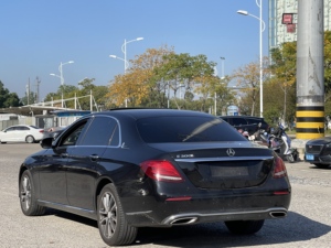 Mercedes-Benz Classe <span class=keywords><strong>E</strong></span> 2016 <span class=keywords><strong>E</strong></span> 300 L Turbo Usata, Interni in Pelle Scura, 2.0T 245 CV, Cambio Automatico, Benzina, Guida a Sinistra, 103635 Miglia, Pneumatici R18 - Product Image 2