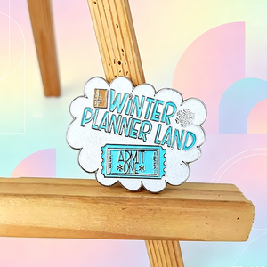 Broche en émail souple personnalisée avec logo, motif flocon <span class=keywords><strong>de</strong></span> neige et ticket, en métal, avec paillettes, pour planificateur <span class=keywords><strong>d</strong></span>'hiver - Product Image 2