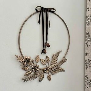 Corona Navideña Rústica de Metal, Redonda, Hecha a Mano, con Flores Decorativas, Sin Iluminación, Paquete Individual - Product Image 1