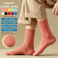 Vente en gros de chaussettes en coton biologique pour hommes avec logo personnalisé, faible MOQ, durables