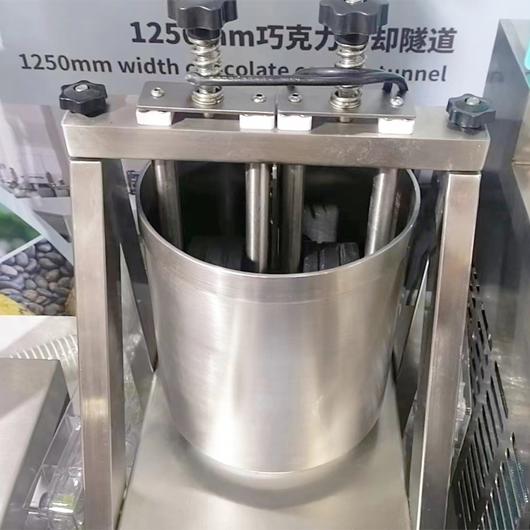 ココア加工機 チョコレート粉砕機 メランジャー リファイナー コンシュ