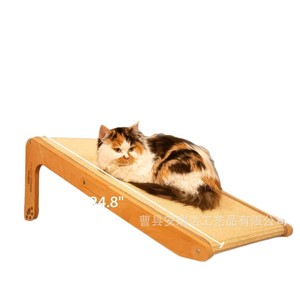 Rascador de madera para gatos de 24.8 pulgadas con tapete de sisal para trepar y descansar - Product Image 1