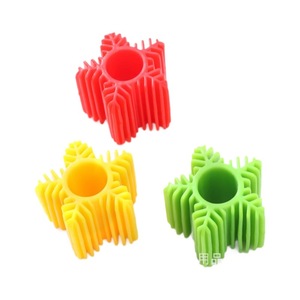 Jouet pour animaux de compagnie en forme de flocon de neige en TPR, durable, à mâcher, nettoyant pour les dents, amusant pour les chiens, jouet d'entraînement, vente en gros. - Product Image 2