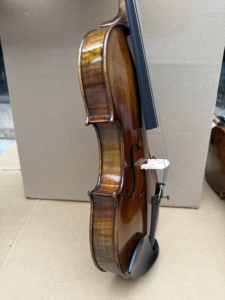 4/4 , 1/2 ,3/4 violon fait à la main dos en érable massif table en épicéa pont de cordes en nylon prêt à jouer un son doux - Product Image 5
