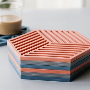 Vente en gros usine : Sous-verres résistants à la chaleur, sets de table hexagonaux antidérapants, dessous de plat et dessous de trépied en silicone pour table et comptoir - Product Image 3